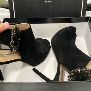 Black open toed heals.